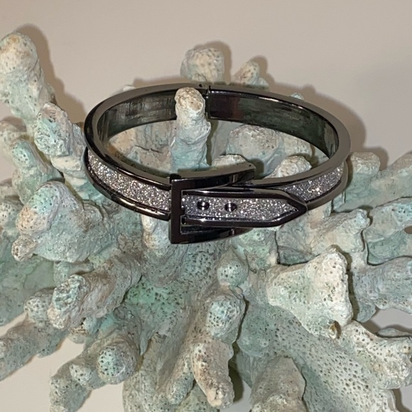 🔥3/$25🔥Bracelet Fashion Jewelry - Picture 3 of 9